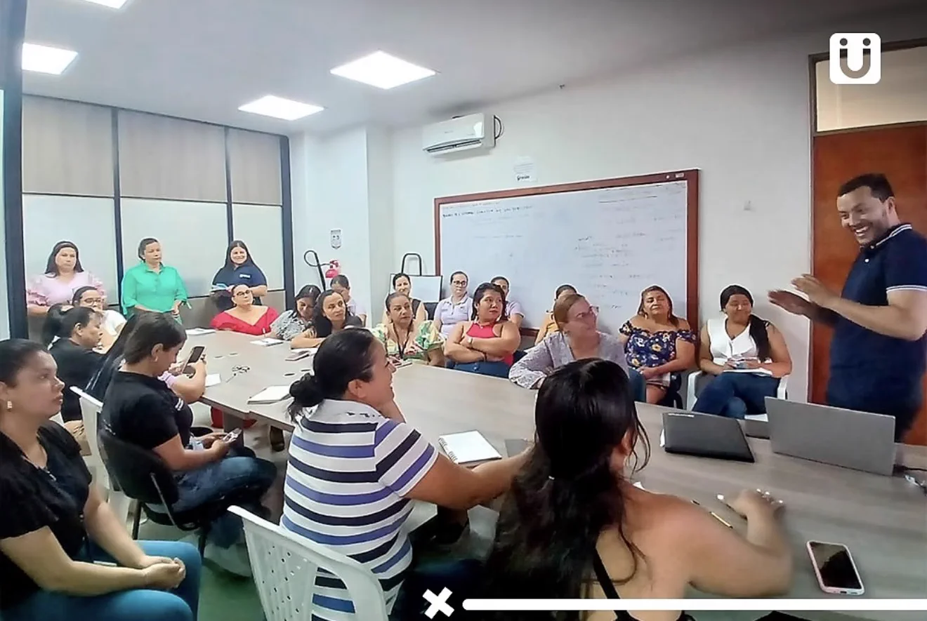 Equipo de U Campus Academy durante una capacitación